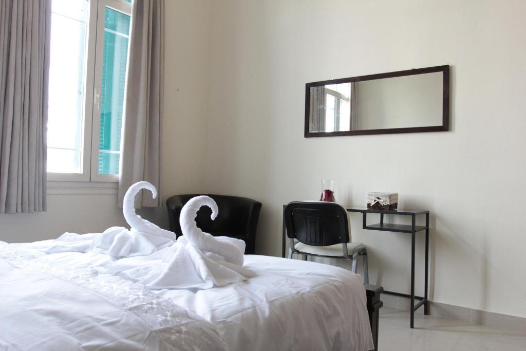 Allenby Bauhaus Apartments Tel Aviv Room photo